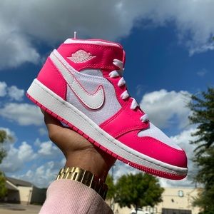 Air Jordan 1 Mid GS Hyper Pink